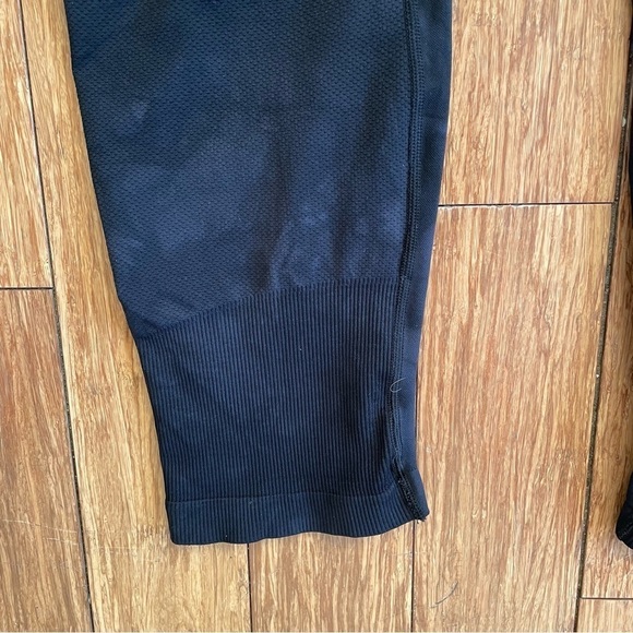 Athleta Crop Leggings Capri Tight Pant Marble Tie Dye Grey Black Size XL - Picture 3 of 7